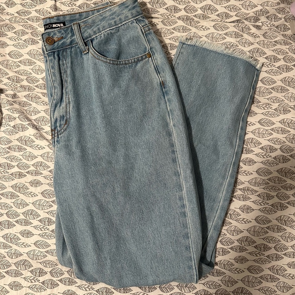 Light washed mom jeans